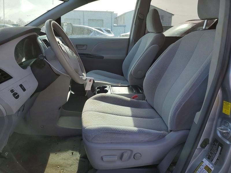 2011 Toyota Sienna le