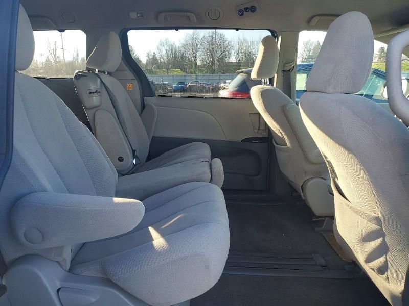 2012 Toyota Sienna le