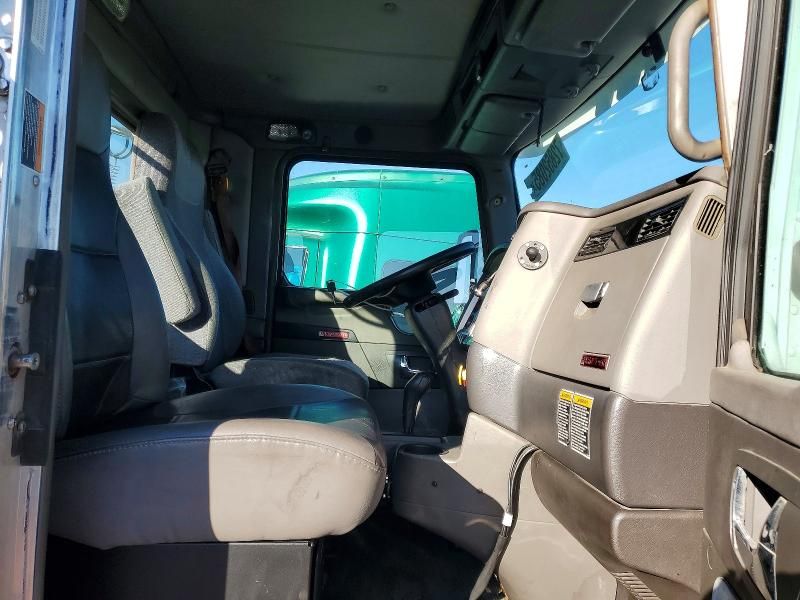 2015 Kenworth T400 Semi Truck