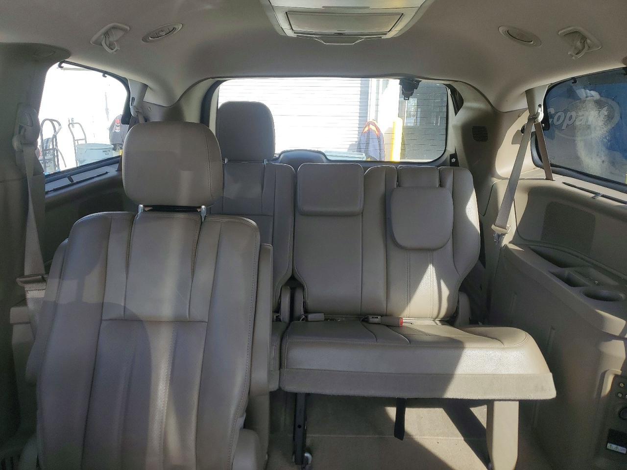 2012 Chrysler Town & Country Touring l