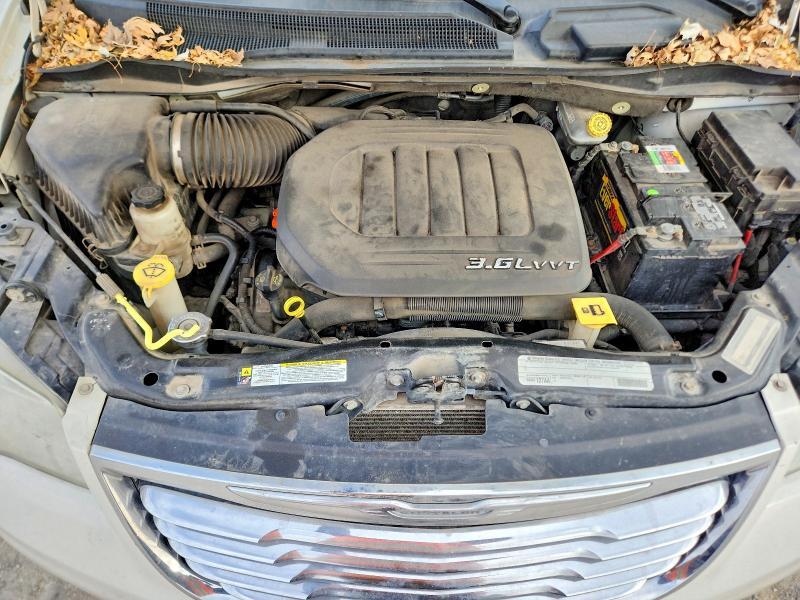 2011 Chrysler Town & Country Touring l