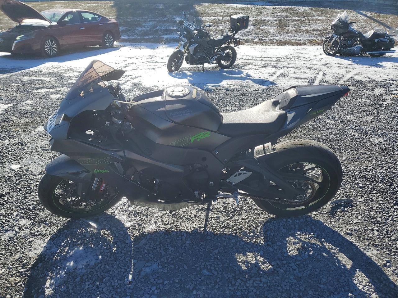 2025 Kawasaki ZX1002 T