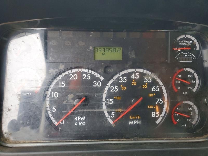 2014 Freightliner Business Class M2 Flatbed Truck