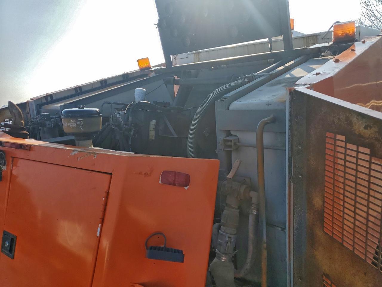 2000 Sterling SC 8000