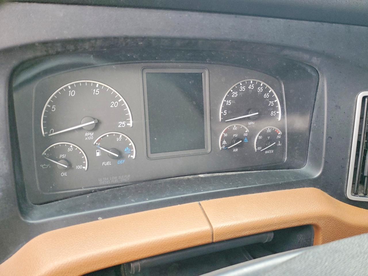 2018 Freigliner 2018 Freightliner Cascadia 126 Semi Truck