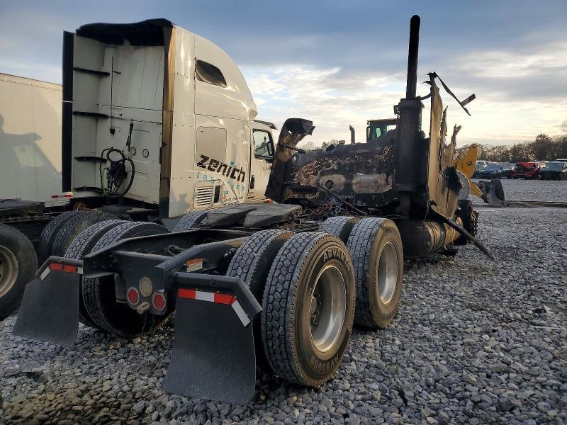 2007 Freigliner 2007 Freightliner Columbia 120 Semi Truck