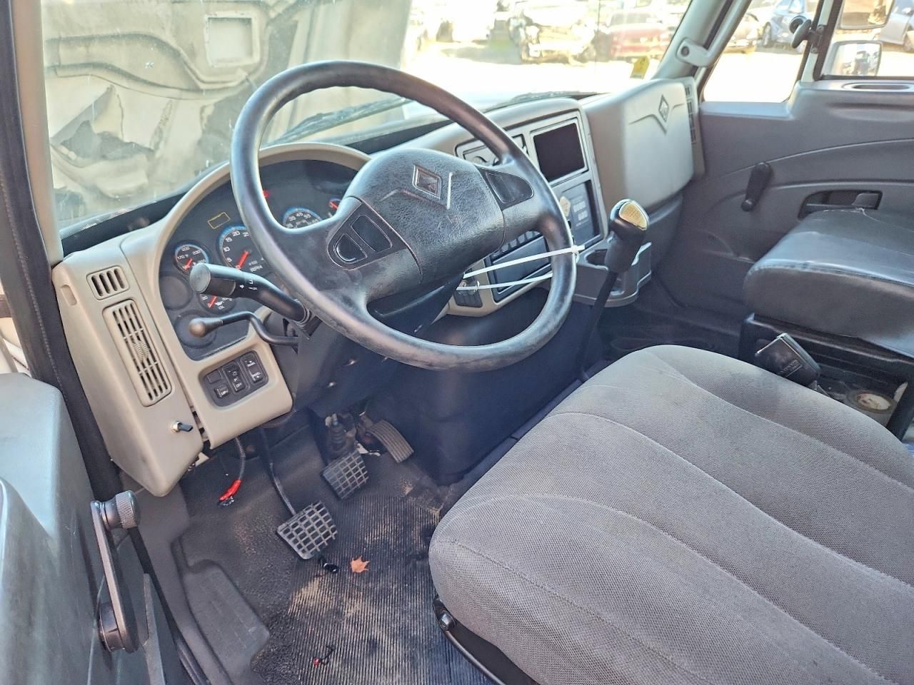 2013 International 4300 BOX Truck