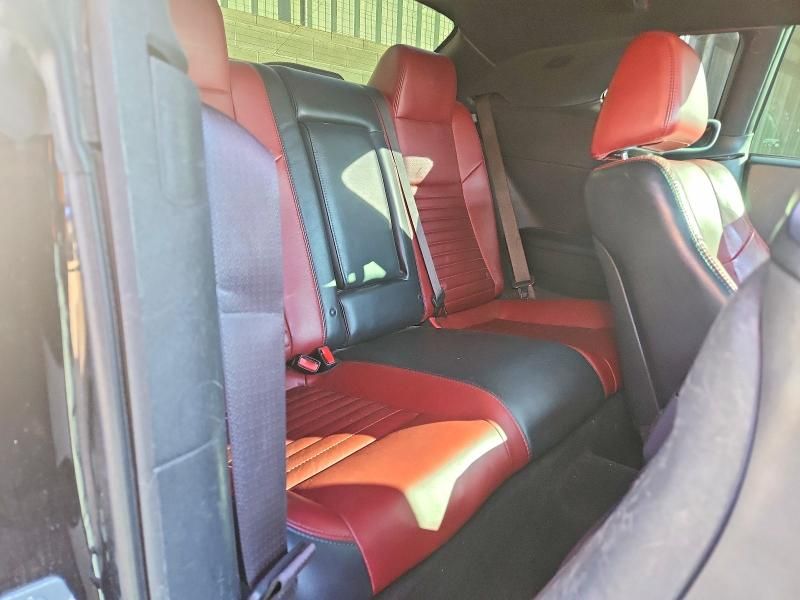 2014 Dodge Challenger sxt