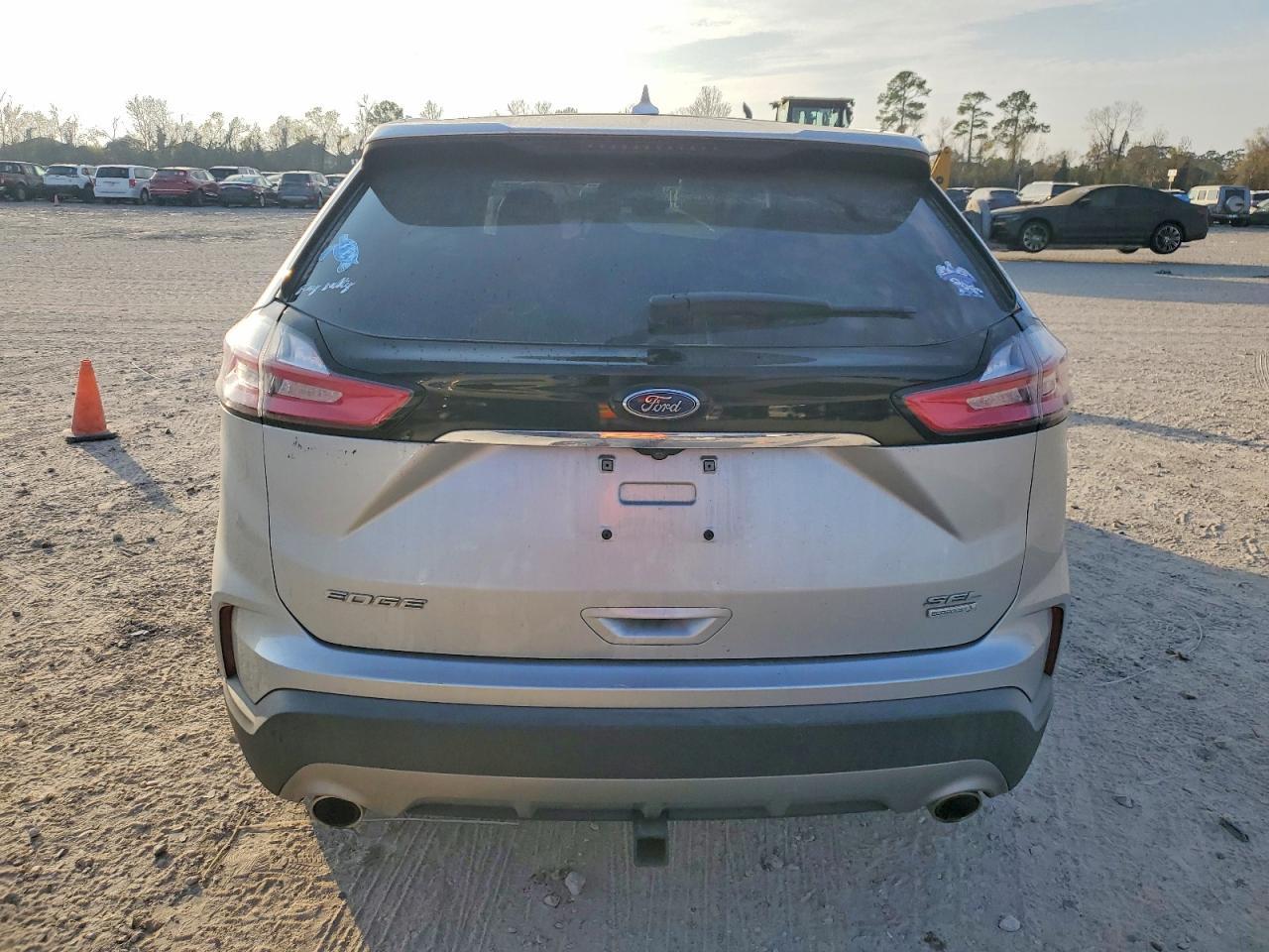 2019 Ford Edge sel