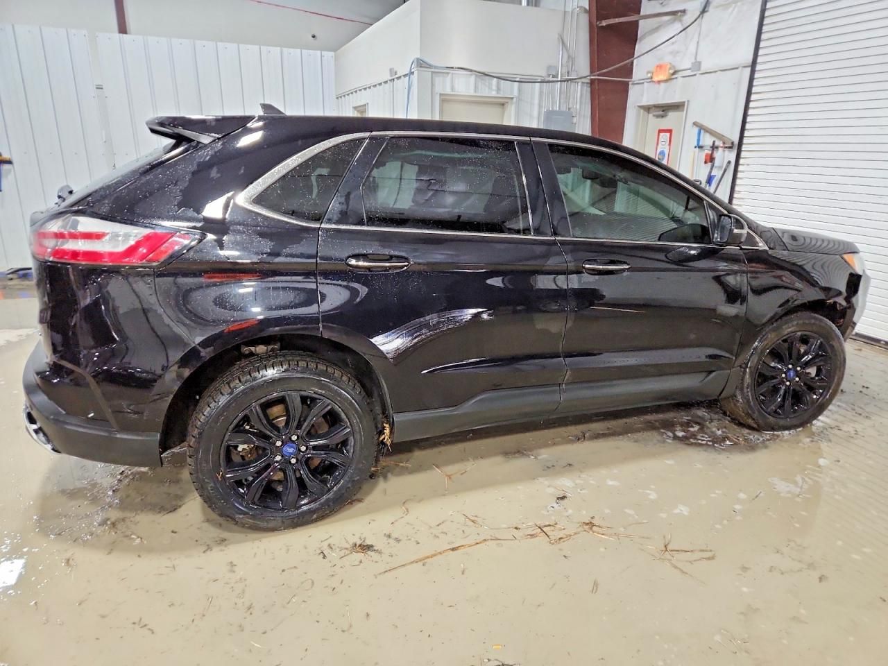 2022 Ford Edge Titanium