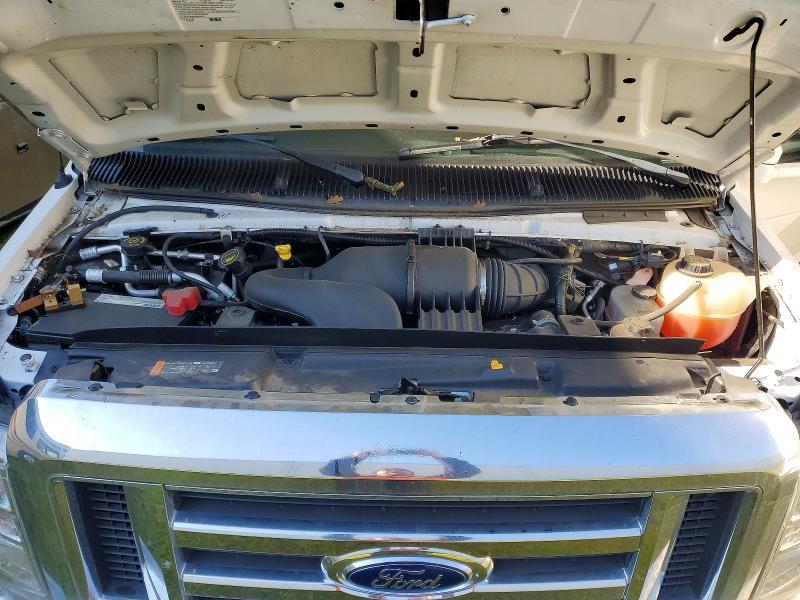 2018 Ford Econoline E450 Super Duty Cutaway Van