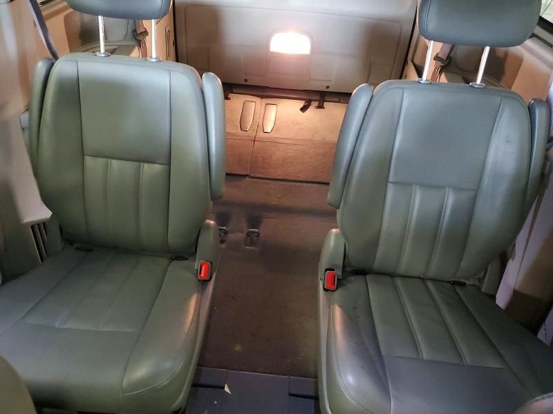 2010 Chrysler Town & Country Touring