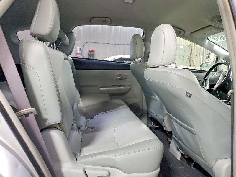 2014 Toyota Prius v Five