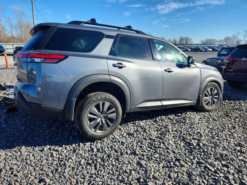 2022 Nissan Pathfinder sv