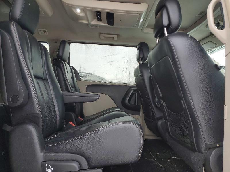 2015 Chrysler Town & Country Touring l