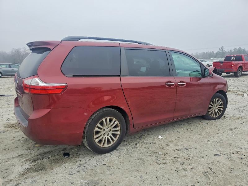 2015 Toyota Sienna xle Premium 8-passenger