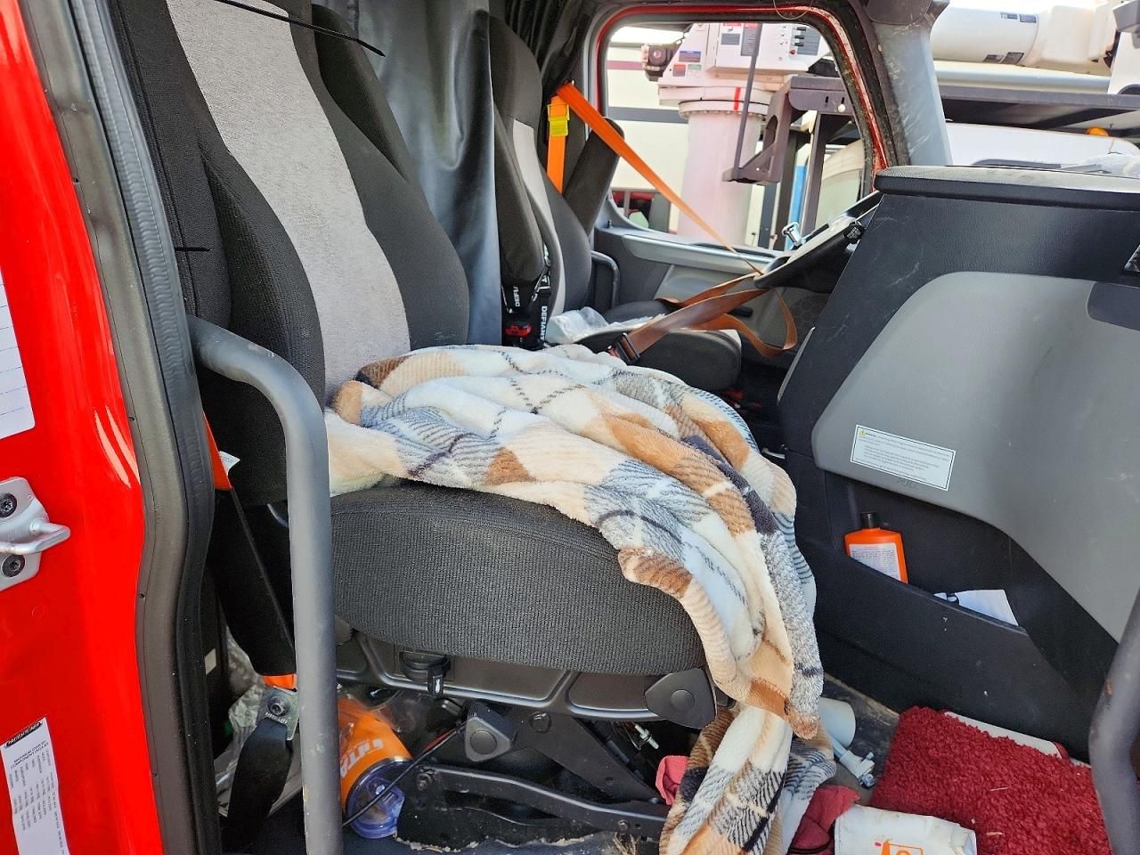 2022 Freightliner Cascadia 1