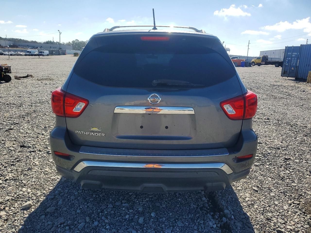 2017 Nissan Pathfinder s