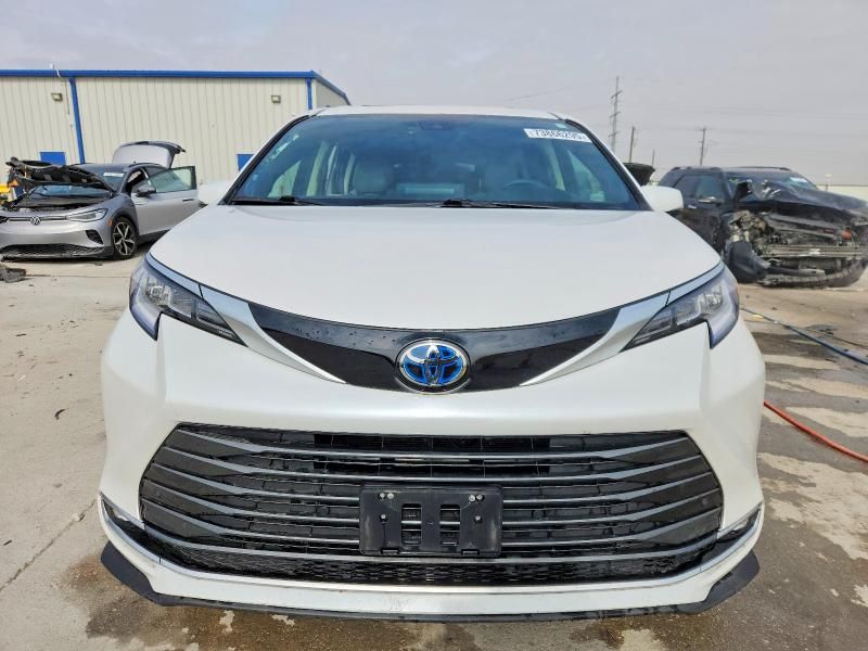 2024 Toyota Sienna Limited