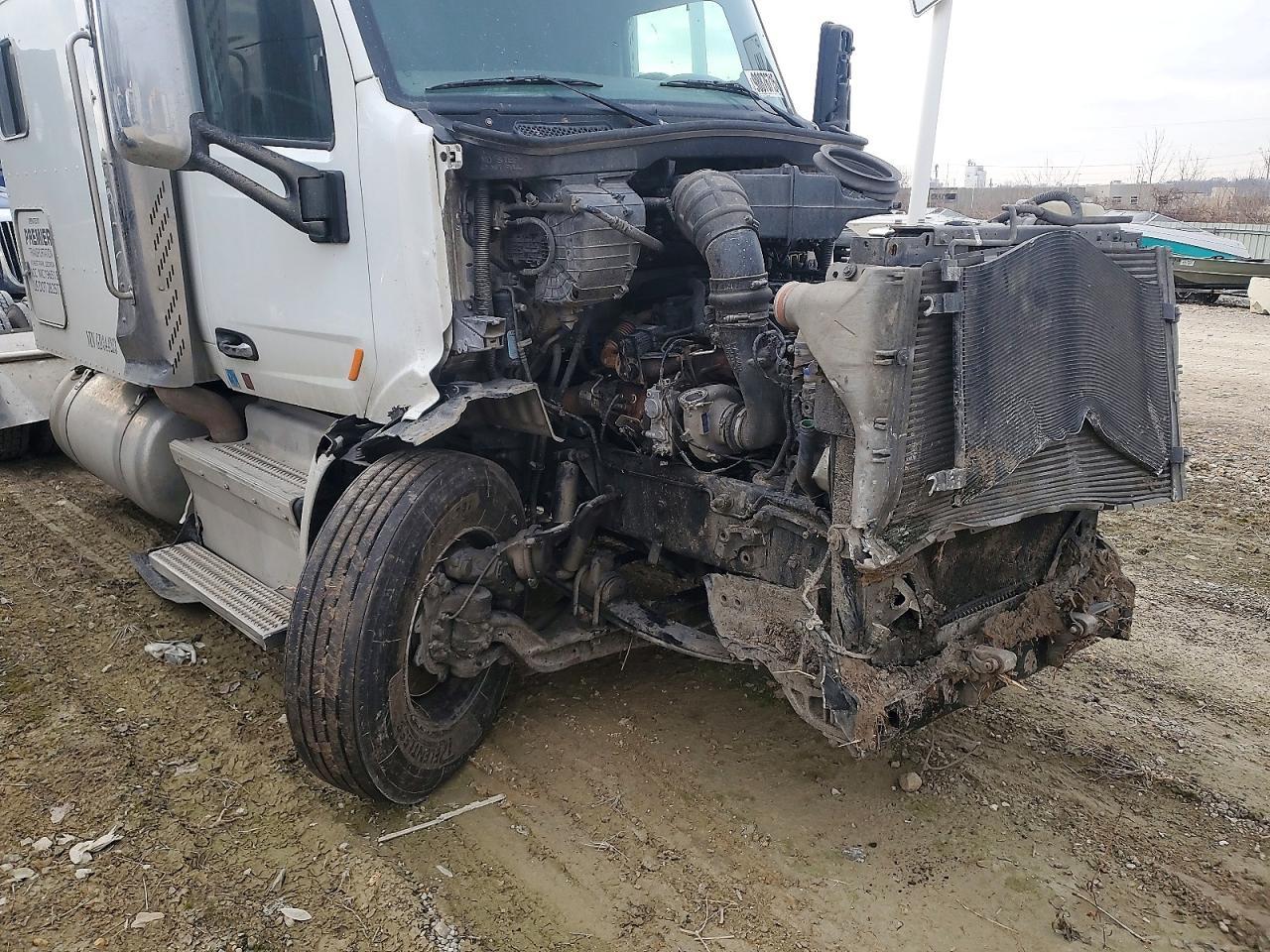 2016 Peterbilt 579 Semi Truck
