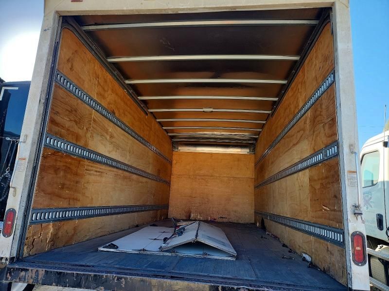 2016 Isuzu Npr box Truck