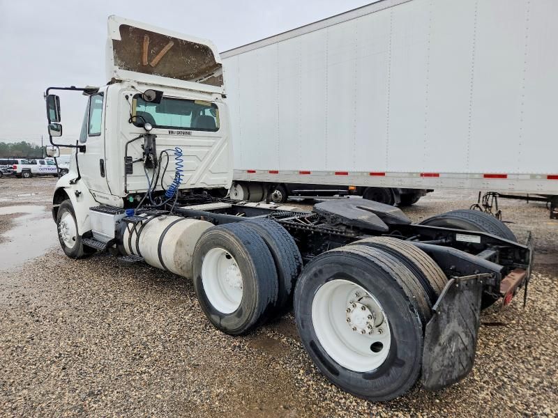 2016 International 8600 Semi Truck