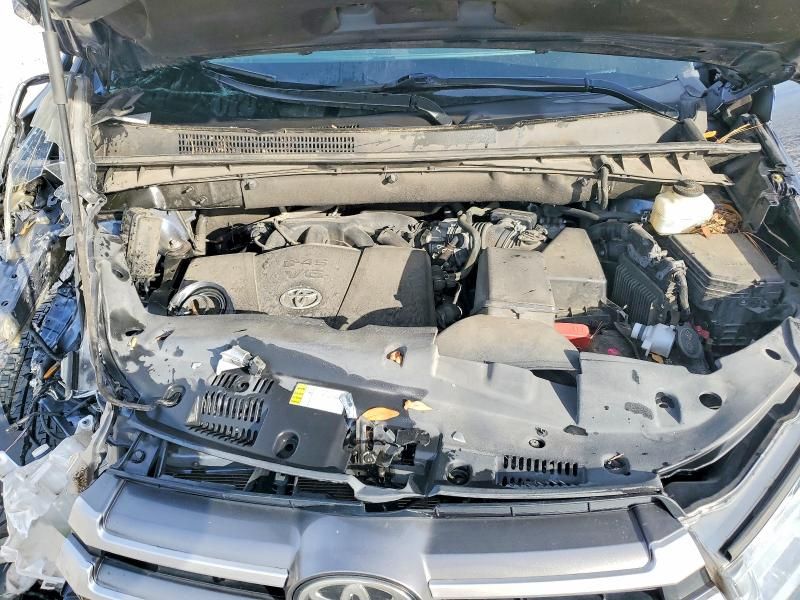 2019 Toyota Highlander se