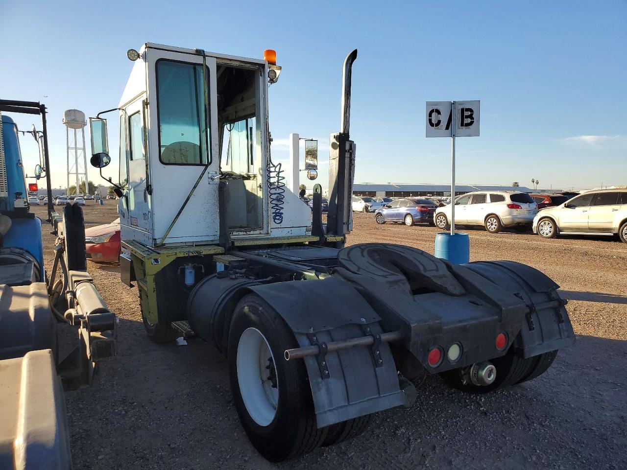 2010 Ottawa Yard Tractor 2009 Otta Tractor