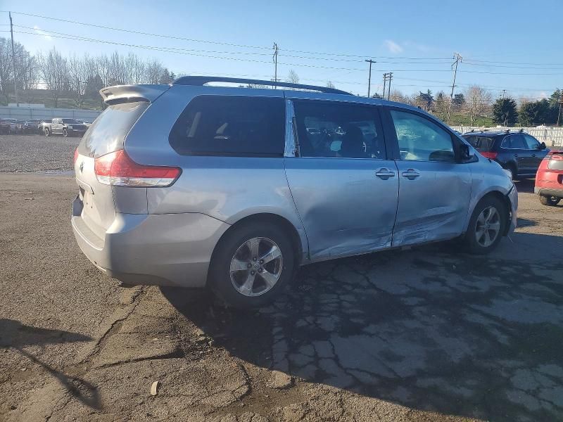 2012 Toyota Sienna le