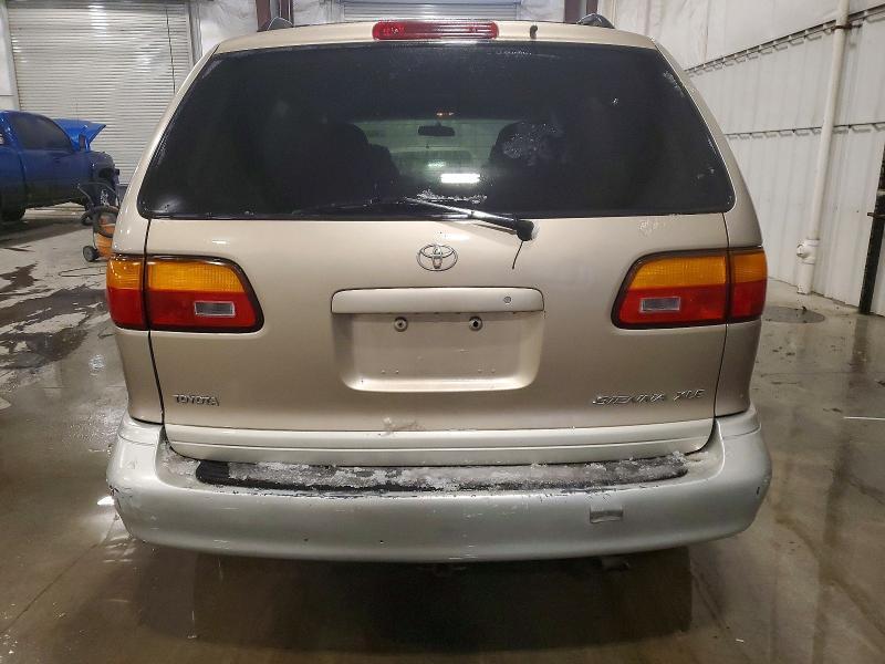 2000 Toyota Sienna le