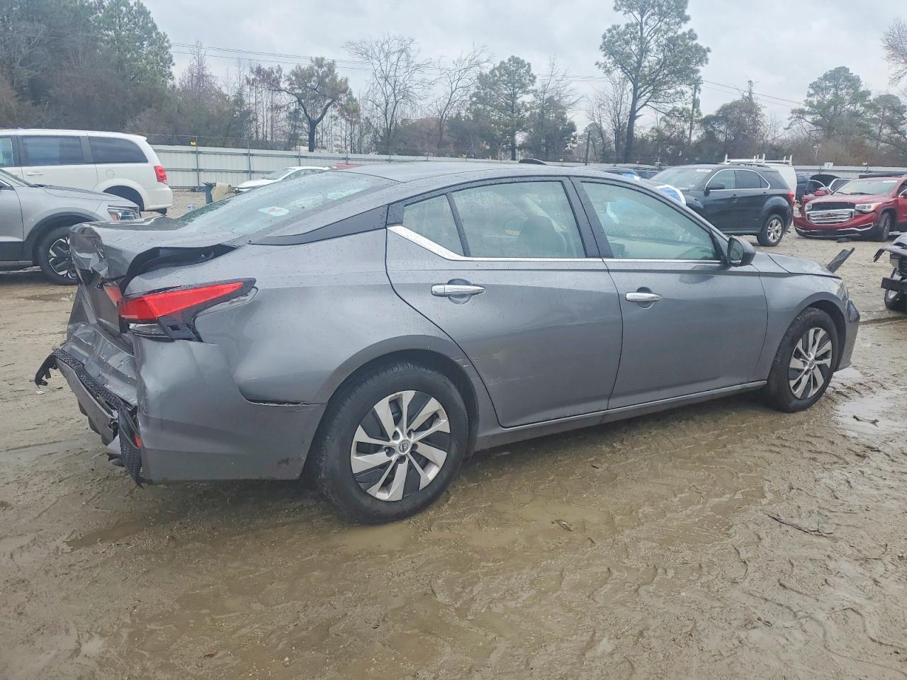 2024 Niss Altima s