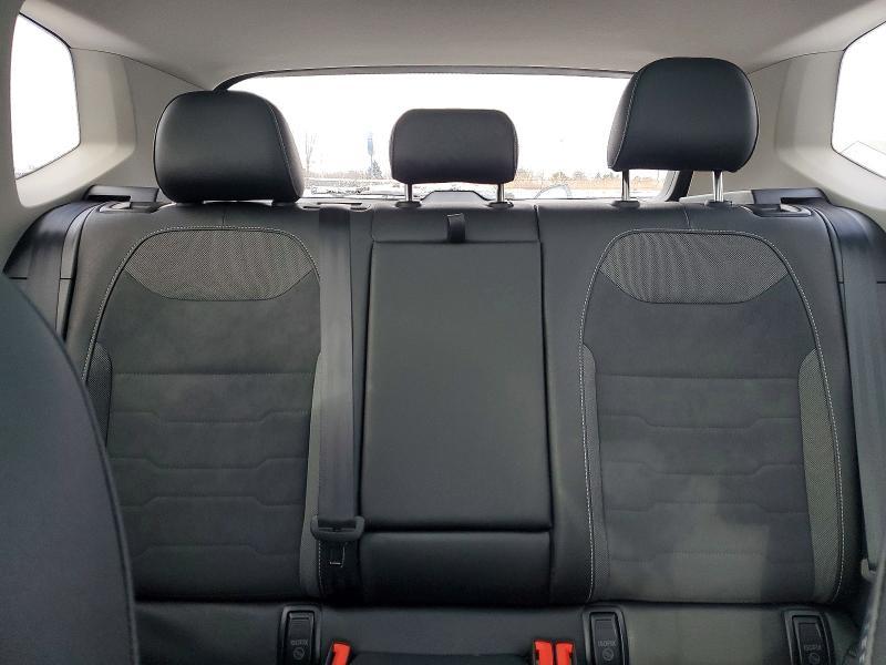 2025 Volkswagen Taos se Black