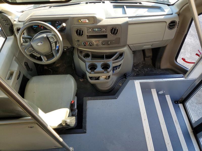 2025 Ford Econoline E450 Super Duty Cutaway van