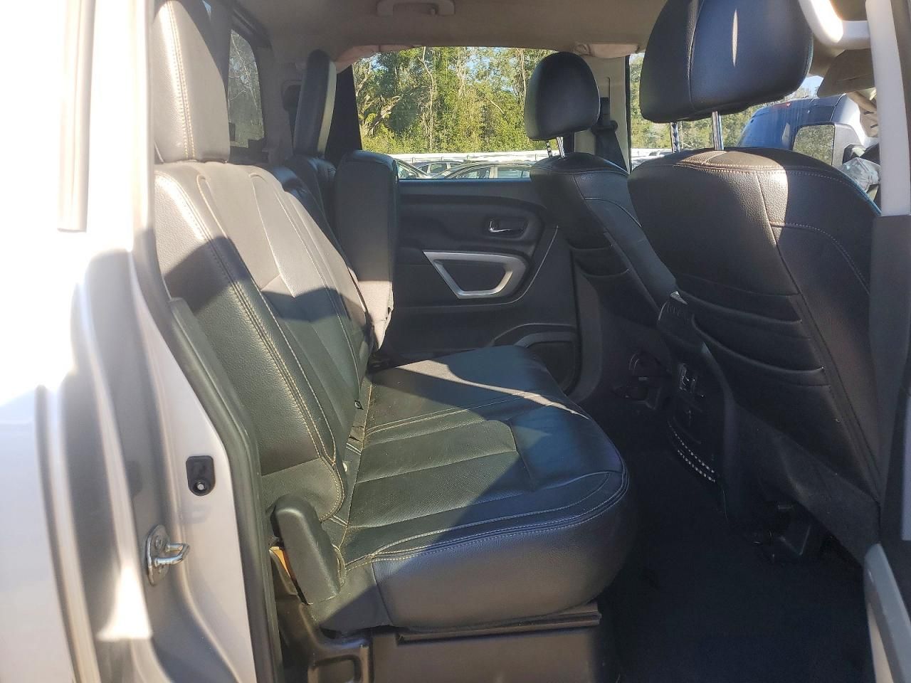 2017 Nissan Titan sv