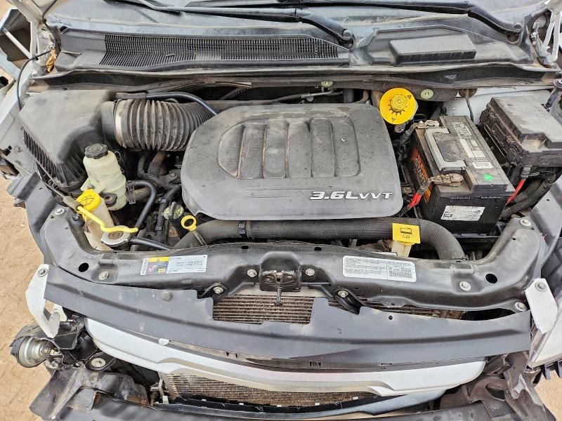 2014 Chrysler Town & Country Touring l