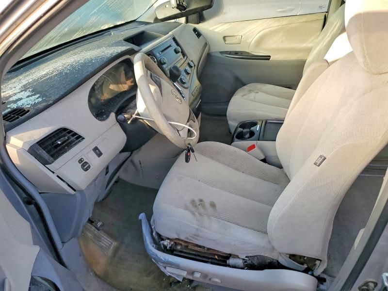 2011 Toyota Sienna le
