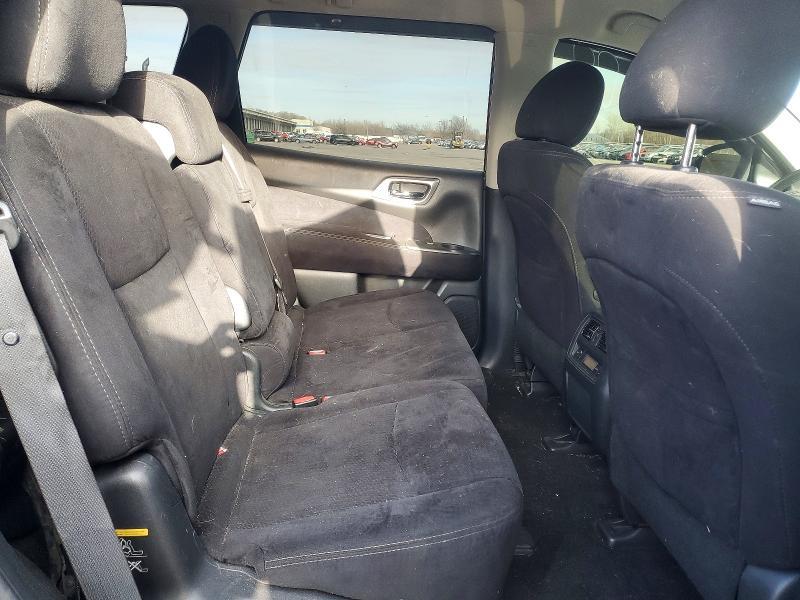 2016 Nissan Pathfinder sv