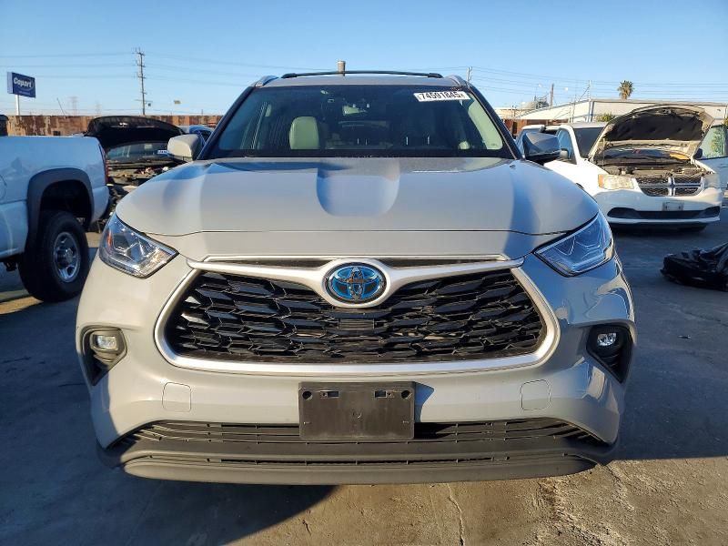2022 Toyota Highlander Hybrid xle