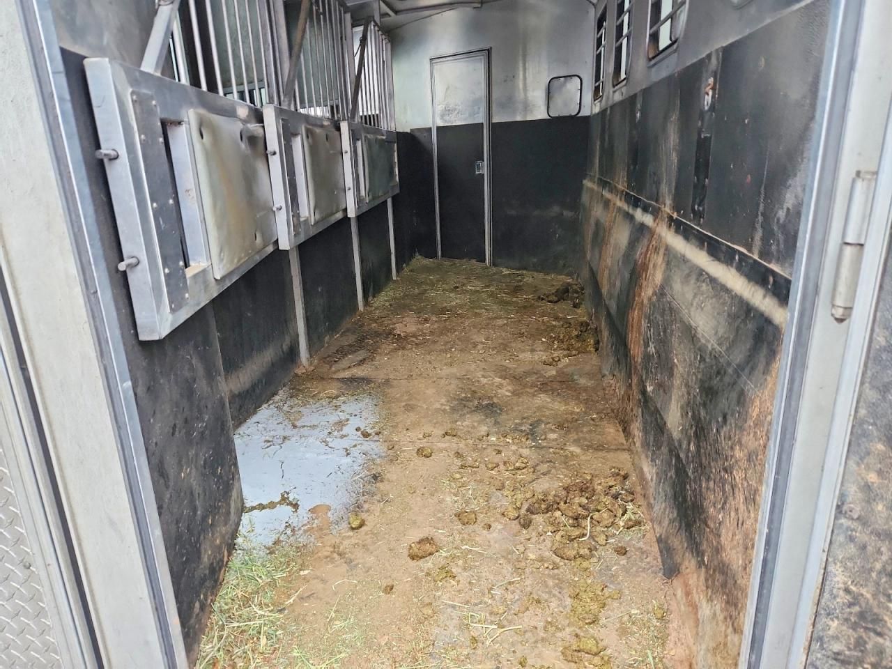 2007 Classic GN-4HBUNK Horse Trailer