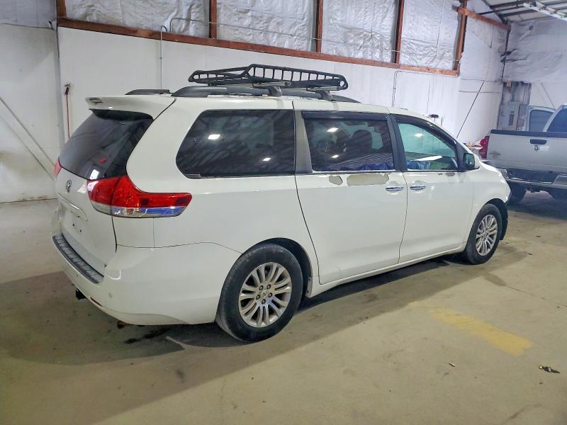 2011 Toyota Sienna xle