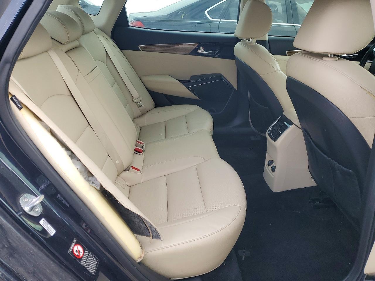 2017 KIA Cadenza Premium