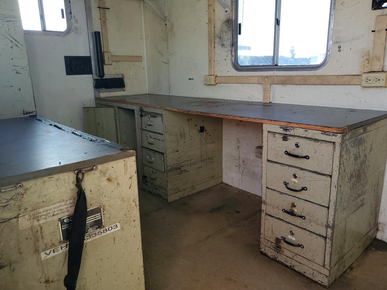 1999 Featherlite Mfg Inc 1999 Featherlite Fiber Optic Splcling Trailer