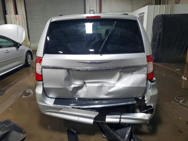 2012 Chrysler Town & Country Touring l