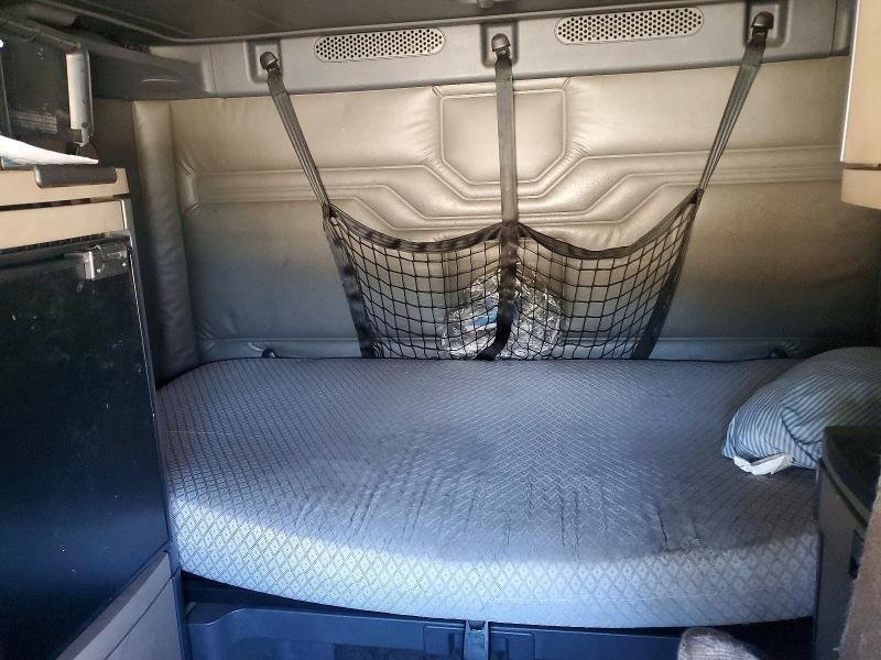 2018 Freigliner 2018 Freightliner Cascadia 125 Semi Truck