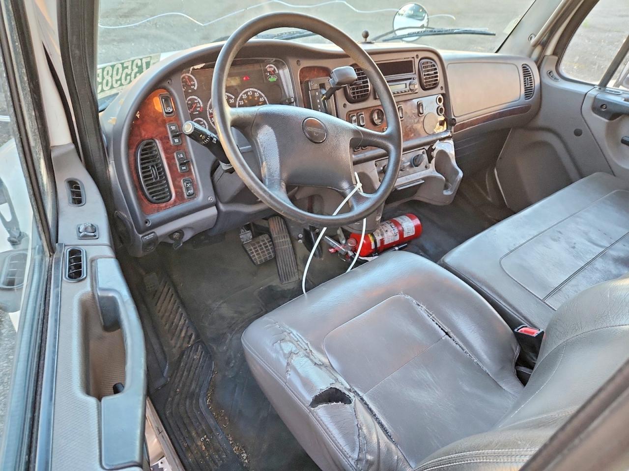 2014 Freightliner Business Class M2 BOX Truck