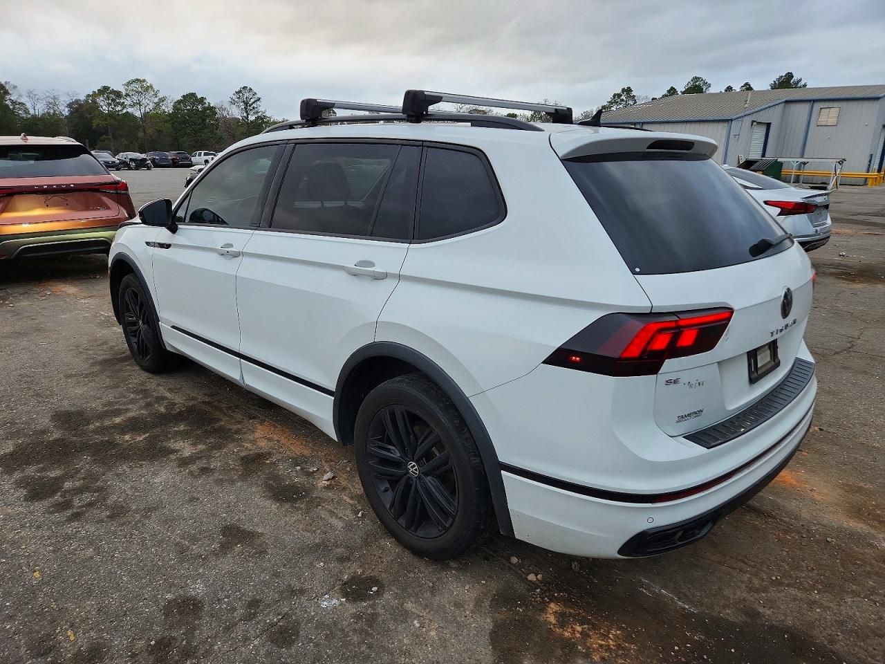 2022 Volkswagen Tiguan se R-line Black