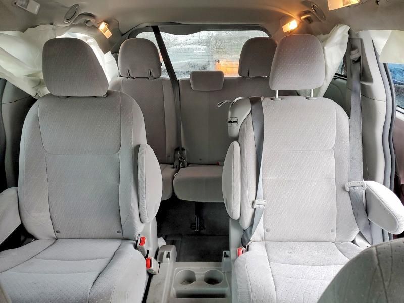 2016 Toyota Sienna le