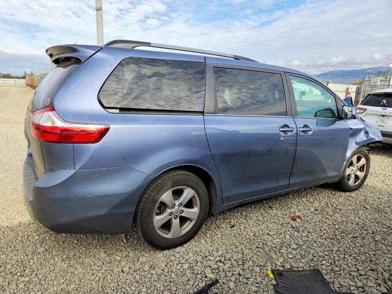 2015 Toyota Sienna le 8-passenger