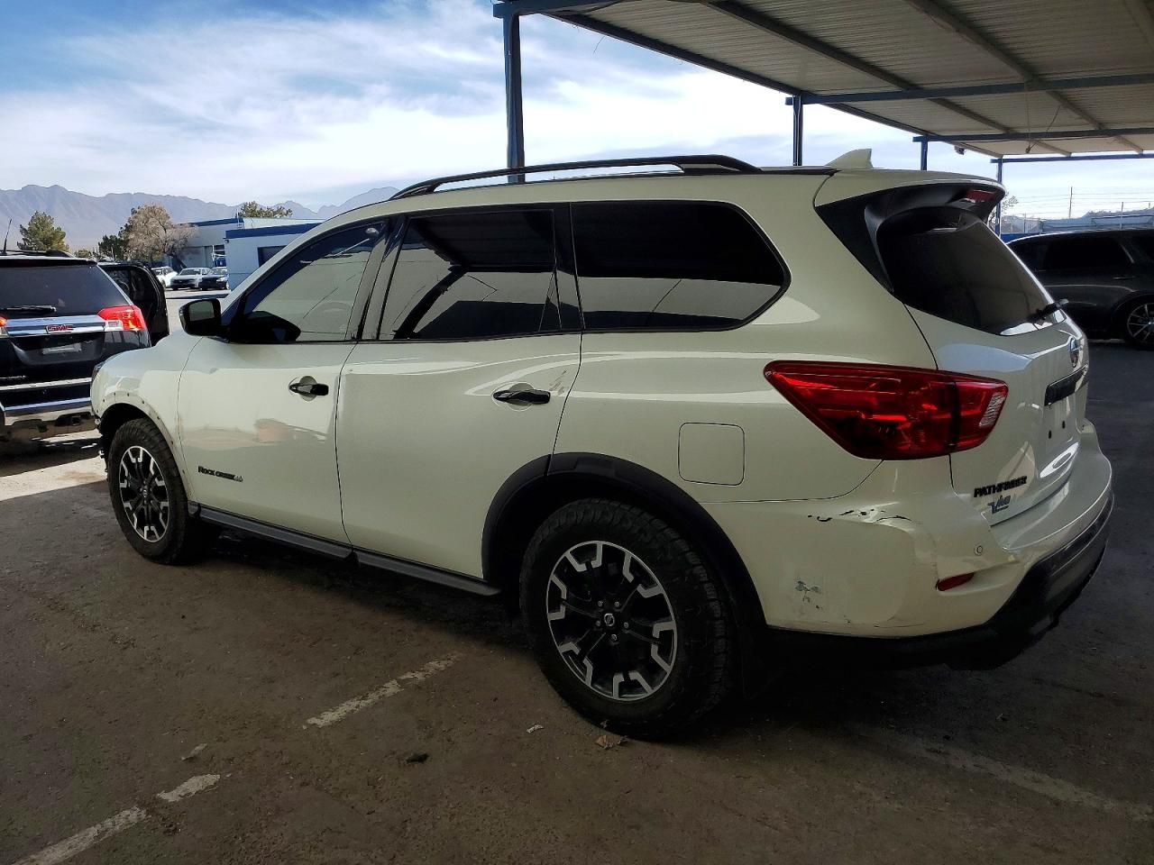 2020 Nissan Pathfinder sv