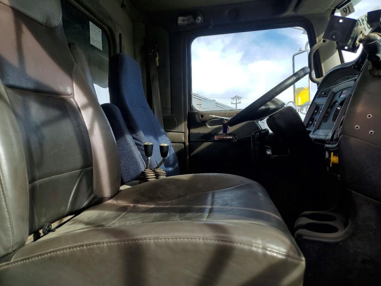 2012 Kenworth T800 ROLL-OFF Container Truck